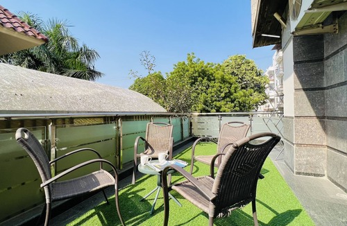 New Delhi Apartment | BluO 3BHK Green Park, Private Garden Balcony, Lift