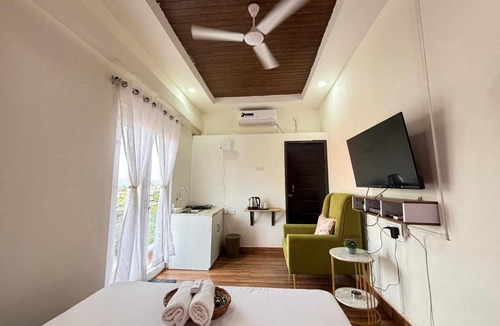 Hatigaon Apartment | Blush - Tiny Studio - by BeauMonde Studio