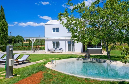 Jursici House | Brajdine Lounge overlooking an enchanting lavender field
