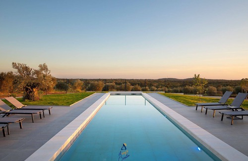 Bale Villa | Brand-New 5-BR Villa with Pool & Sauna Retreat
