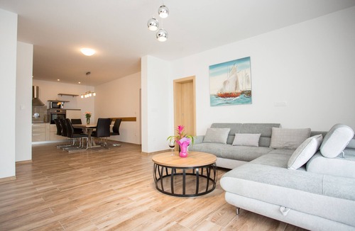Kastela Apartment | Brand new apartment Losko with big garden and BBQ