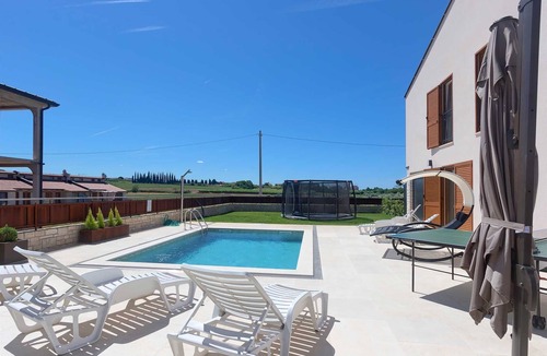 Dajla Apartment | Brand New Modern apartment for 6+2 guests with shared pool