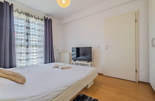 Brasov Apartment | Bright 2BR Apt · Free Parking · 10 min to Old Town