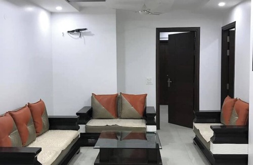 Kalkaji Apartment | Bright & Cozy 3BHK Apartment in Kalkaji – Steps from Metro & Nehru Place!