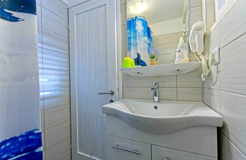 Pomena Apartment | Budget double room close to National Park & lakes