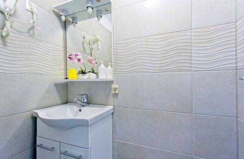 Pomena Apartment | Budget double room close to National Park & lakes