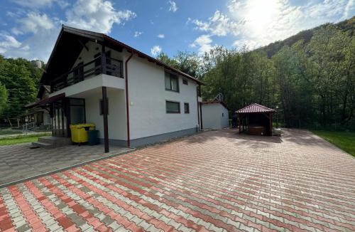 Valiug House | Cabana LUCDAR Valiug Crivaia