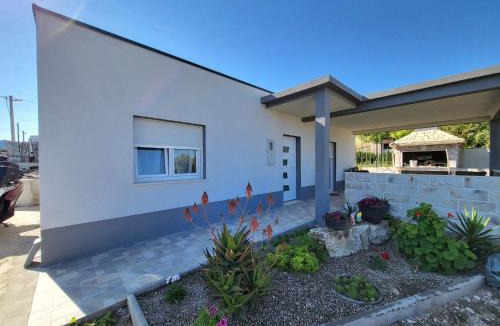 Mejasi House | Casa Bella with Private Pool