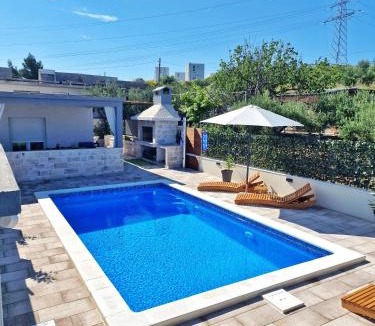 Mejasi House | Casa Bella with Private Pool