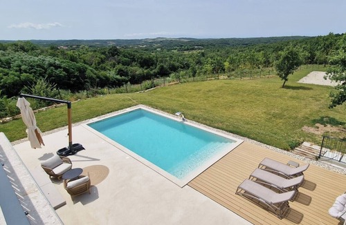 Novaki Motovunski Villa | Casa CHA a villa immersed in nature and privacy with open views of Istrian hills