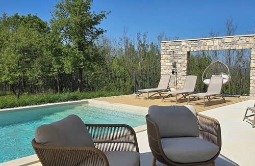 Novaki Motovunski Villa | Casa CHA a villa immersed in nature and privacy with open views of Istrian hills