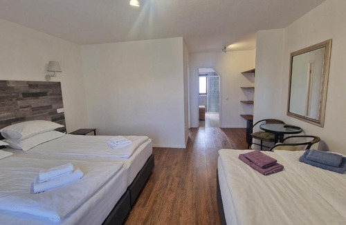 Sisesti Bed & Breakfast | Casa Comilor