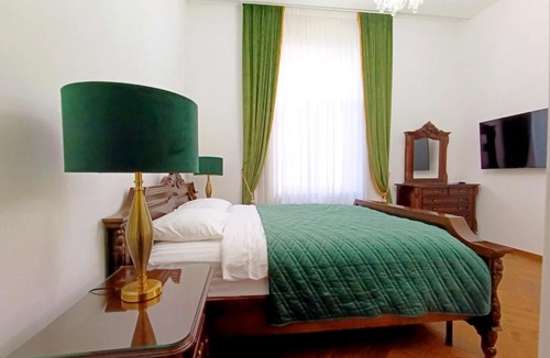 Oradea Apartment | Casa Doseanu , Stern Palace Historic Residence