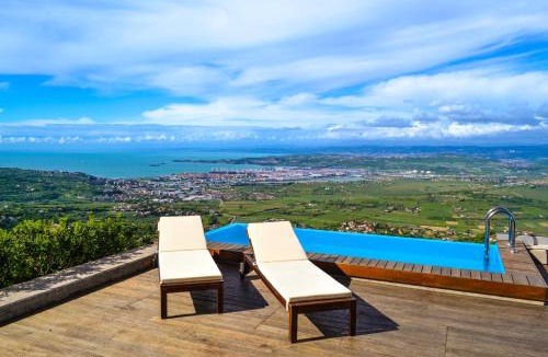 Koper Villa | Casa Elevata
