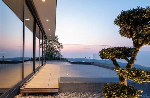 Koper Villa | Casa Elevata