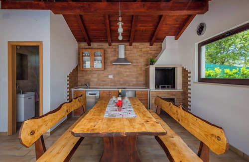 Lindar House | Casa Smoky by Interhome