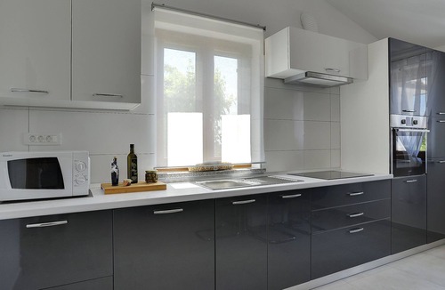 Lindar House | Casa Smoky by Interhome
