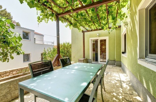 Artatore House | Casa Verde, located in the village Artatore, 150 m distance from the sea, for 5 people.