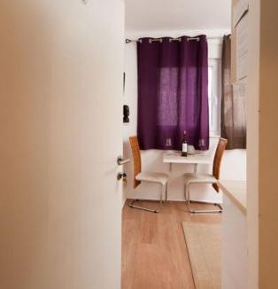 Bacvice Apartment | Centar 2 Private Room with Ensuite and Kitchenette