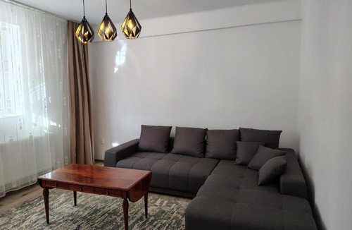 Balan Apartment | Central Apartment near Piatra Singuratică - Bălan