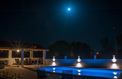 Gustirna Apartment | Central Dalmatian Pool&Grill House