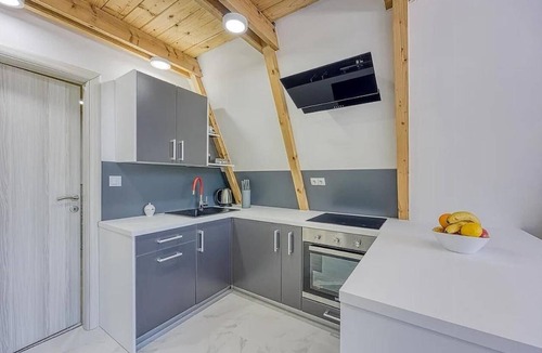 Mali Radic Villa | Charming 2-bedroom villa on the wood edge and river Una with WiFi, AC
