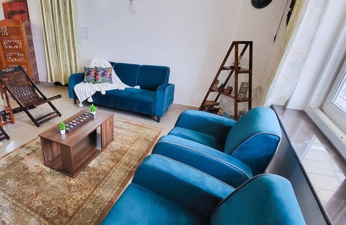 Sector D Apartment | Charming 3-bedroom apartment with WiFi, AC in vibrant New Delhi