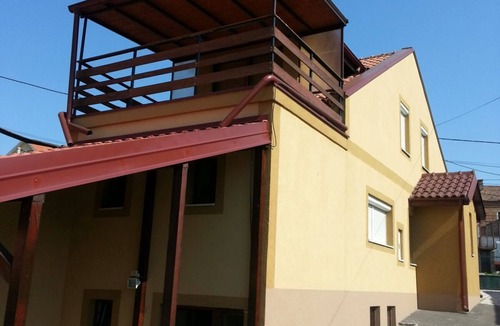 Mali Mokri Lug House | Charming 3-bedroom house with AC and WiFi in fabulous Beograd