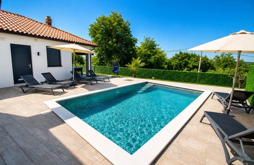 Nedescina House | Charming 3-Bedroom Villa Riviera with Private Pool & Garden