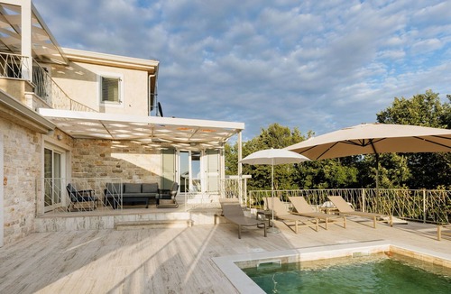 Strpacici Villa | Charming 4-Bedroom Villa with Heatable Pool, Jacuzzi and Sauna