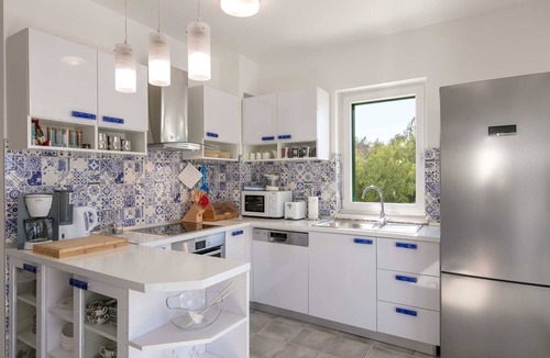 Cove Osibova (Milna) Villa | Charming 4BR Villa Retreat for 8 Guests, with Pool, Close to the Beach