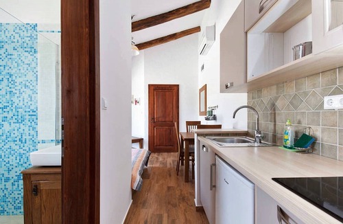 Primosten Burnji Apartment | Charming Apartment with Pool Surrounded by Olive Groves