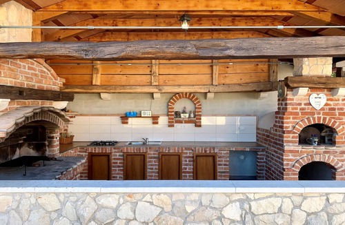 Primosten Burnji Apartment | Charming Apartment with Pool Surrounded by Olive Groves