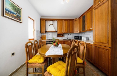 Paradiz Apartment | Charming flat in the countryside with pool
