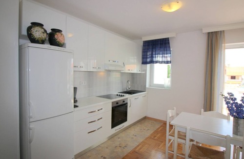 Brulo Apartment | Charming flat just 350 metres from the beach with private balcony and sea view