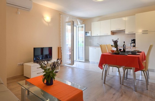 Gulici Apartment | Charming flat with large pool, private balcony, BBQ, only 800 metres to the beach