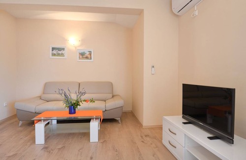 Gulici Apartment | Charming flat with large pool, private balcony, BBQ, only 800 metres to the beach