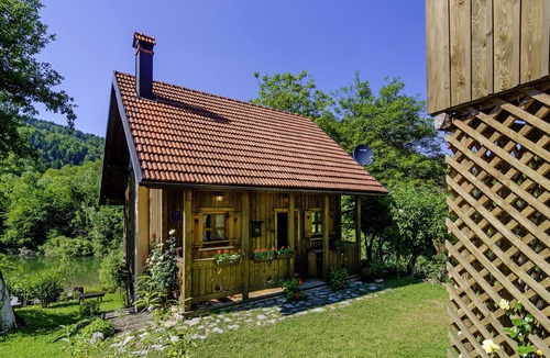 Delnice House | Charming holiday home with 2 bedrooms in an idyllic location, garden with barbecue pavilion, only 20 m from the beach on the river Kupa
