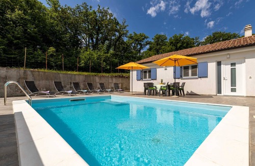 Gabonjin Villa | Charming holiday house Aurora with private pool
