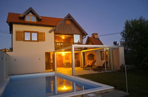 Klostar Ivanic House | Charming home with pool and jacuzzi amid vineyards near Kloštar Ivanić.