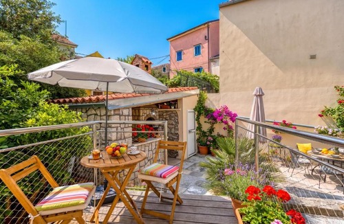 Cove Murtar Apartment | Charming Island Villa Alba - Happy Rentals