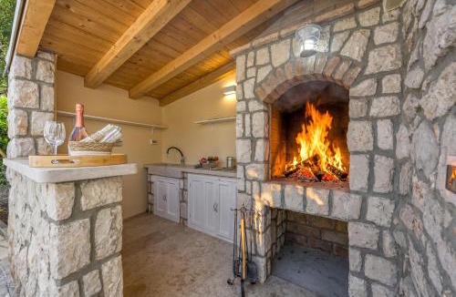 Cove Murtar Apartment | Charming Island Villa Alba - Happy Rentals