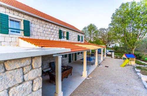Central Dalmatia House | Charming stone house with private pool & jacuzzi - Holiday Home Vera
