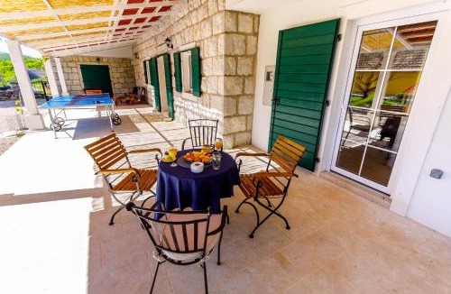 Central Dalmatia House | Charming stone house with private pool & jacuzzi - Holiday Home Vera