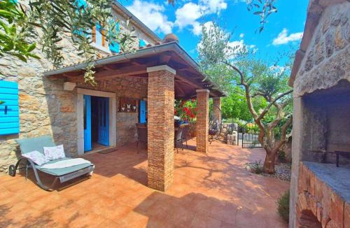 Cizici Villa | Charming stone house by the sea