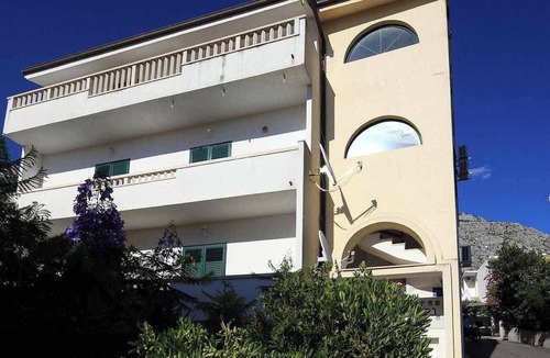 Makarska Old Town Apartment | Charming studio apartment in Makarska with WiFi, AC