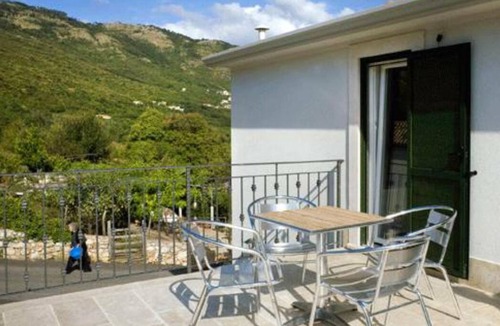 Brsec Apartment | Charming studio with balcony, WiFifree parking and AC in adorable old town Brseč