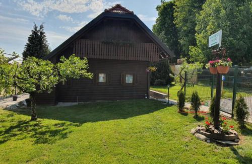 Ljubljana House | Charming tiny house "Pr Basc" in Ljubljana with cozy terrace and barbecue area