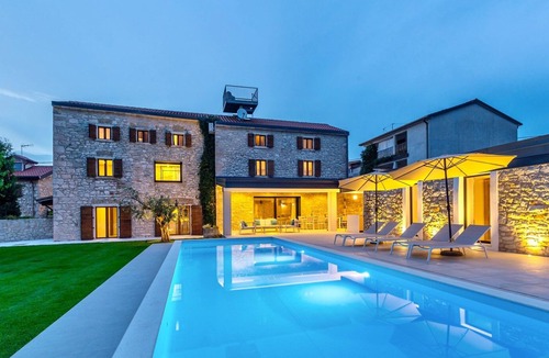 Nova Vas Villa | Charming Villa CX with large 50m2 heated pool