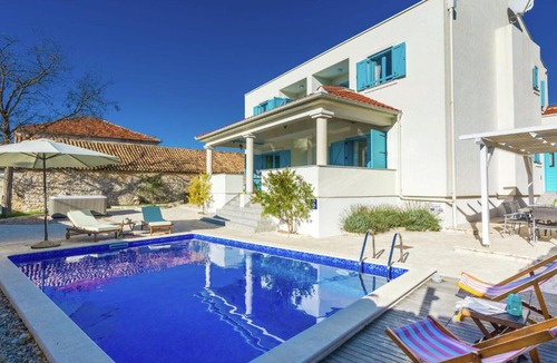 Poljica Villa | Charming villa with private heatable pool